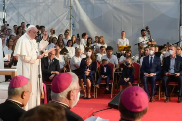 Confession is the "sacrament of joy": Pope Francis to Slovakia’s young Catholics